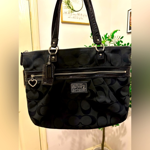 Coach Handbags - Coach EUC Daisy Poppy Tote Signature Tote Bag